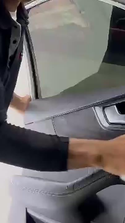 Perapian dan finishing kaca film pada kaca mobil